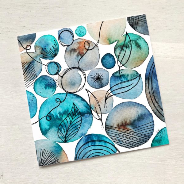 Postkarte mit Wasserfarbe gemalte blaue Kreise